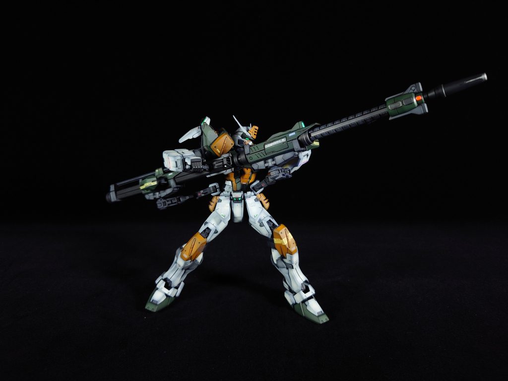 超高インパルス長射程狙撃ライフル。思えばこいつの重低音抜群な砲撃音を聞いて、バスターのファンになりました。フリーダムやカラミティ登場後、このライフルの砲撃音が普通のビームライフルのようになってしまったんですよね・・・そこが残念でした。