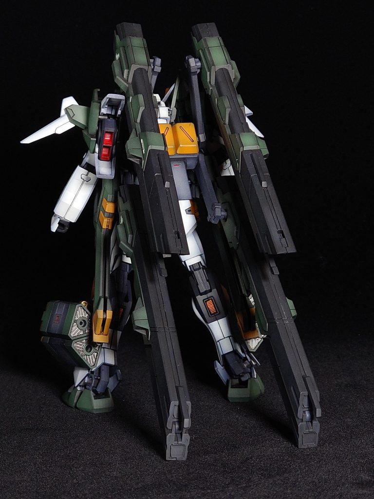 最大のポイントが複列砲身多目的砲の増設！これを展開すれば見栄バッチリという魂胆ですよ。