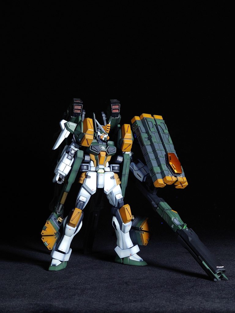 続いては超高インパルス長射程ライフルをベースに、ミサイルランチャーを付与した砲を準備しました。