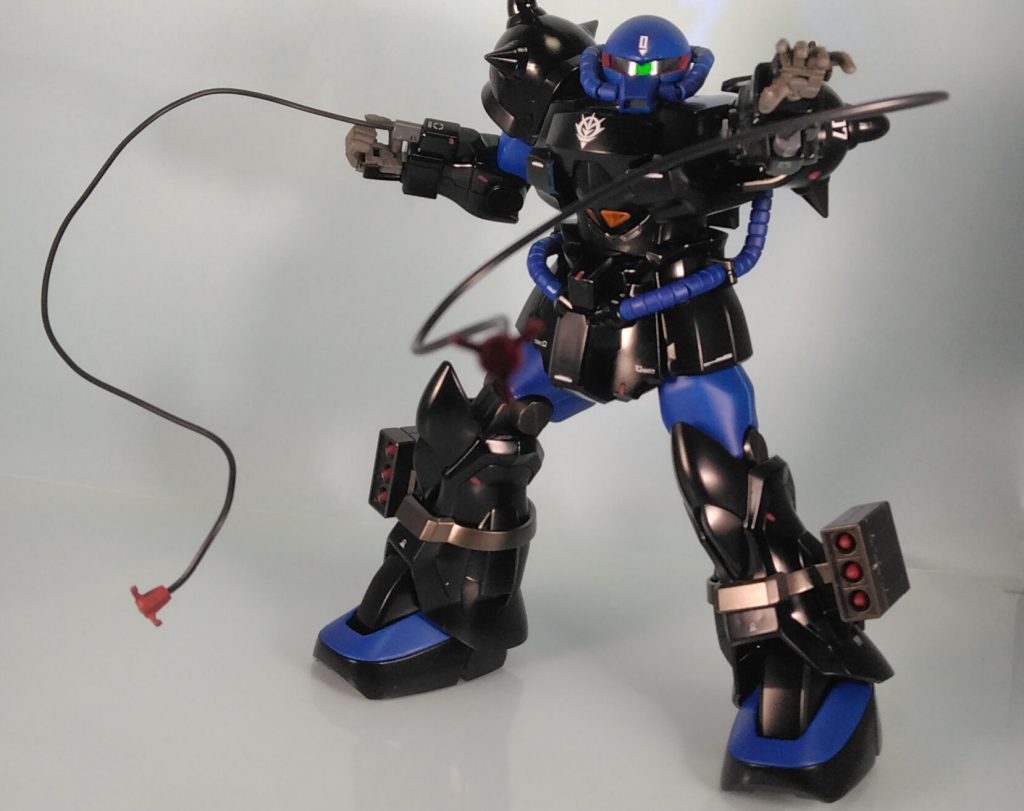 実はコレ、以前投稿したグフカスにガトフルとツノ取られちゃった残り物ででっち上げたのよね。ツノがないのはA型だからと言う事で。