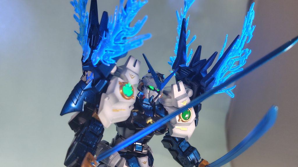 2振りの冷刀「不利居座」(フリーザ)と「空羅」(クウラ)。一応蛍光なんだけどあんまり光らんな…