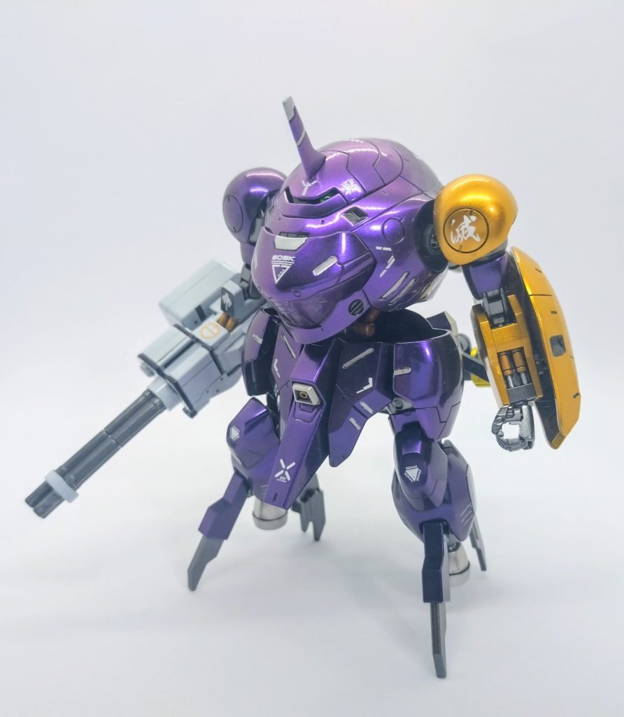 ・改造点その1右腕部をビルドファイターズオプションのガトリングに埋め込んで武器腕弾倉は30MMのパーツでBOXタイプのマガジンぽく