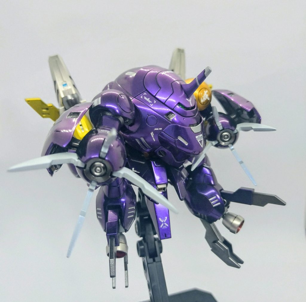 ・塗装は本体は黒サフ→ウィノーブラックと吹き、それぞれアメジストパープルとプレミアムブリオンゴールドで塗っていますフレーム部はスターブライトアイアン、ガトリング＆クローはスチールホワイト、ブースターはスターブライトジュラルミン＆スターブライトゴールドブラスでそれぞれ塗装しました細部はディスペイの水性マーカーで塗っています