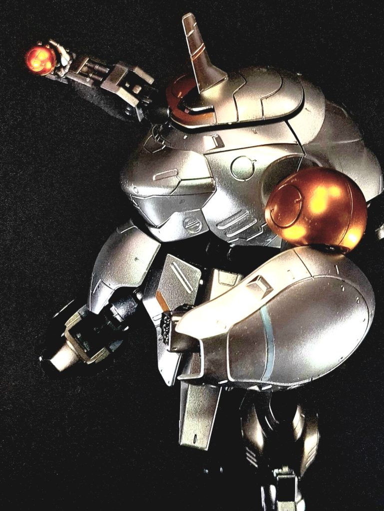 手榴弾サイドスカートに1発ずつ計2発装備されている球形の手榴弾。擲弾の他に煙幕弾など様々な種類の手榴弾が存在する。