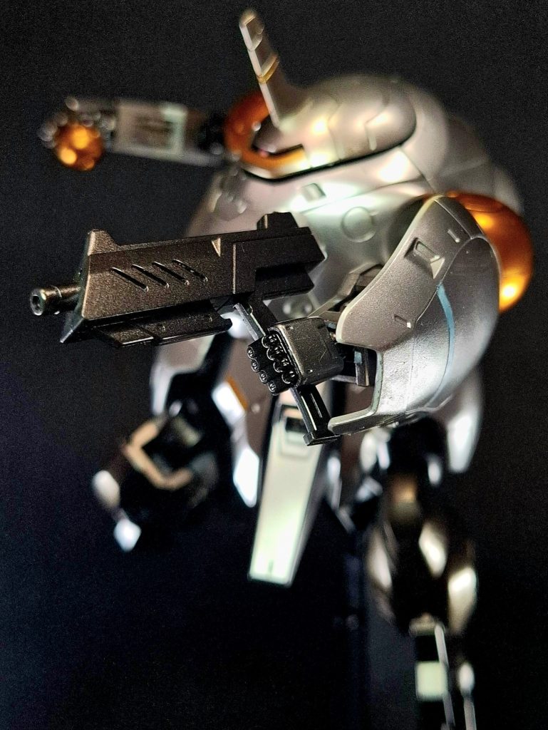 武装・必殺攻撃編集サブマシンガン非常に安価で生産数が多く、圏外圏を中心に広く流通している武装。構造がシンプルで壊れにくい点が評価され、主に海賊組織が好んで使用している。