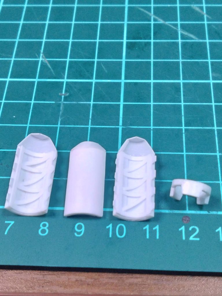 ミサイルカバーは装着前まではいい具合に出来ていると思ったのですがいざ装着させてみると、もっと精巧に造る必要がありましたね、、もっと精進です!