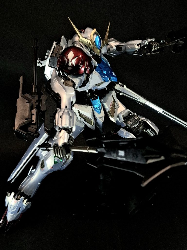 ツインメイスバルバトス用の乱戦時の主兵装。集団戦や狭い空間での戦闘に備えてメイスを小型化したもの。軽量で扱いやすく、バルバトスルプスはこれを二振り装備する。