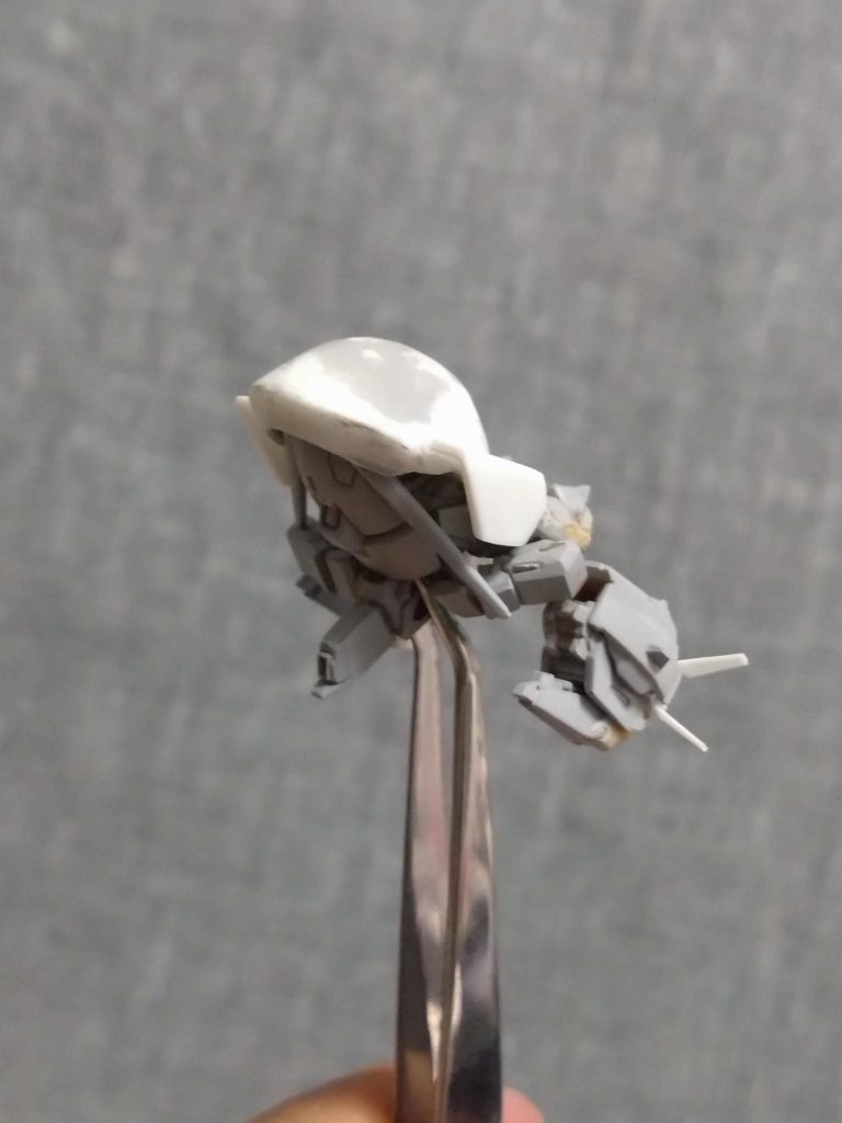 腕の納まり場所が悪かったり、脚部のスライド位置が悪くバランスが悪かったので何度もやり直しながら、やっと今回の完成に至りました。