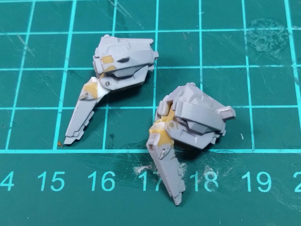 脚部は左右大きさが違っていたのですが、修正しながら変形機構を作製。なんとなく上手く出来ました。