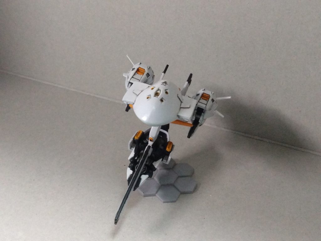 スカート?モビルアーマーの頭?と後ろ羽田だけ自作しています。その他は全てキットそのものをいじりながら使っています。もちろん元のモビルスーツ体形に戻せます。(完全変形ではありませんが、、)