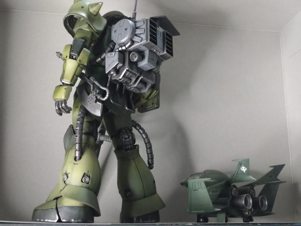 久々に持ち出して来ましたがやっぱりザクはかっこいいですね〜(> <)w