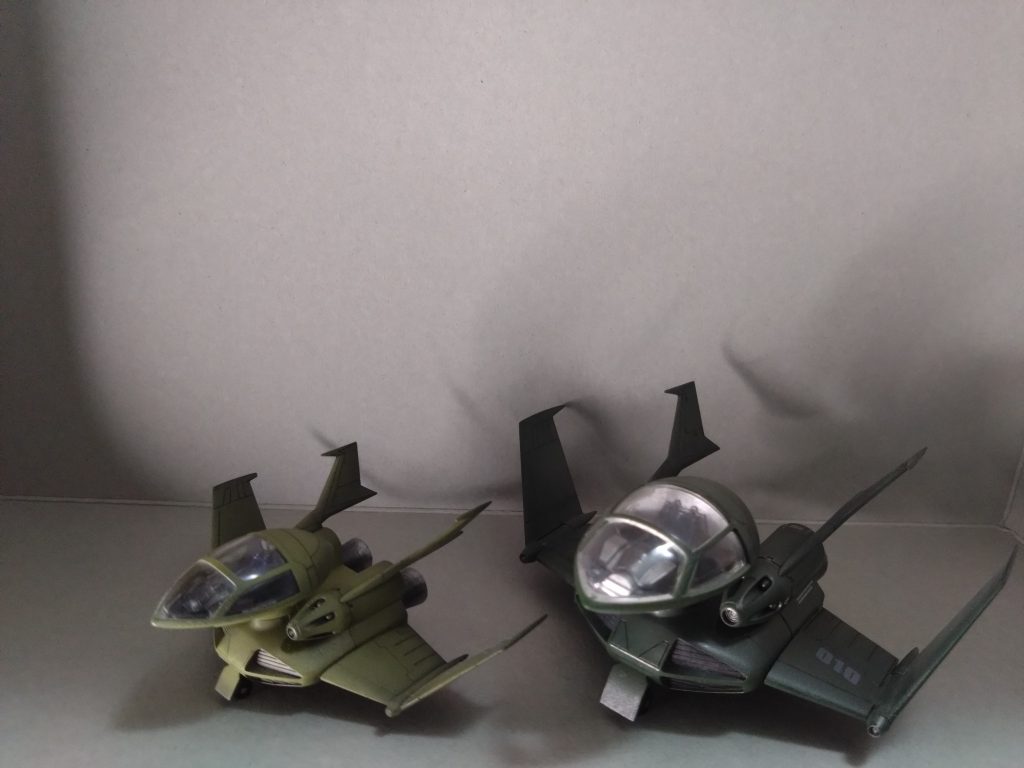 1/144と1/100ですガラスの処理（曇らせる等）を躊躇してしまい、そのままです笑 