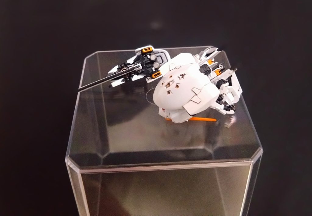 頭、回転スカート?モビルアーマーの頭?前へ回転脚、背面ににスライド