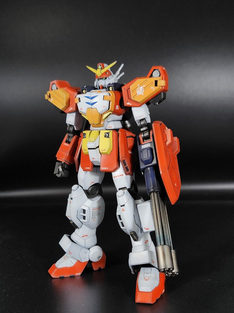 ガトリングの砲身、各種スラスターの変更など、HJの作例を見て改造箇所をマネしました。