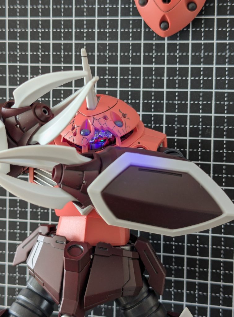 中のインフィニットジャスティスガンダム弐式も塗り、良い感じにビコーンしました。