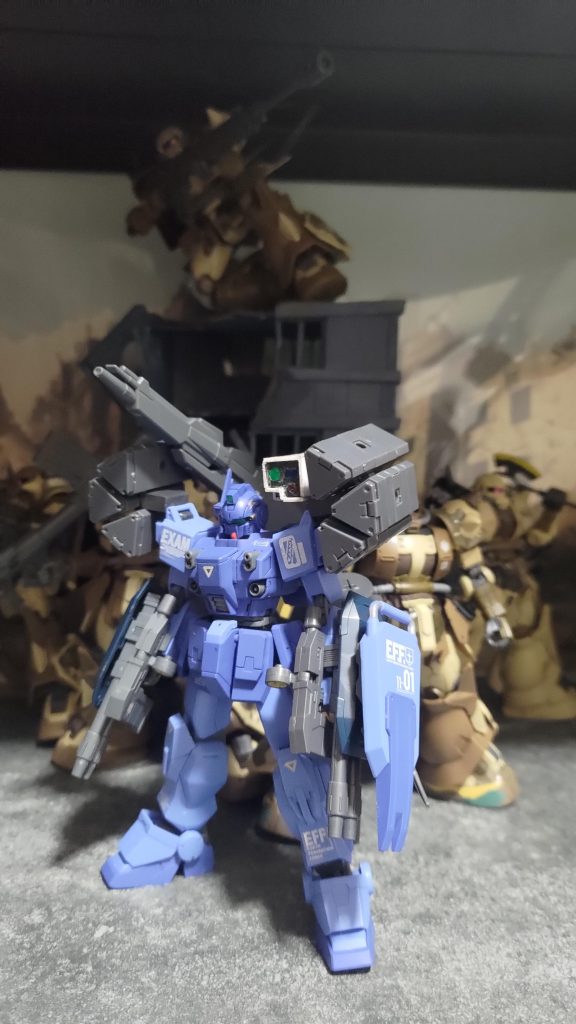 本体に傷を付けないでガトリングや追加アーマーなどを追加したいと思っていますが、上手くいくかな？肩部の追加アーマーでデカールが剥げそうなのも嫌なのよね💦まー取りあえず此処までは簡単だと思いますので、加工に自信がない方や初心者の方など資金に余裕があれば是非チャレンジして見てください。