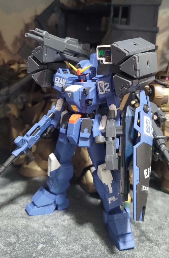 背部のキャノン砲はパーワードジムカーディガンの武装だけのキット？名称わからない（笑）を630円くらいで密林にて購入しました。