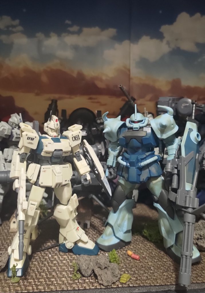 こちらはバンシィ×2とのセットで1200円で購入した旧HGかな?のグフカスタムさんとツーショット✨