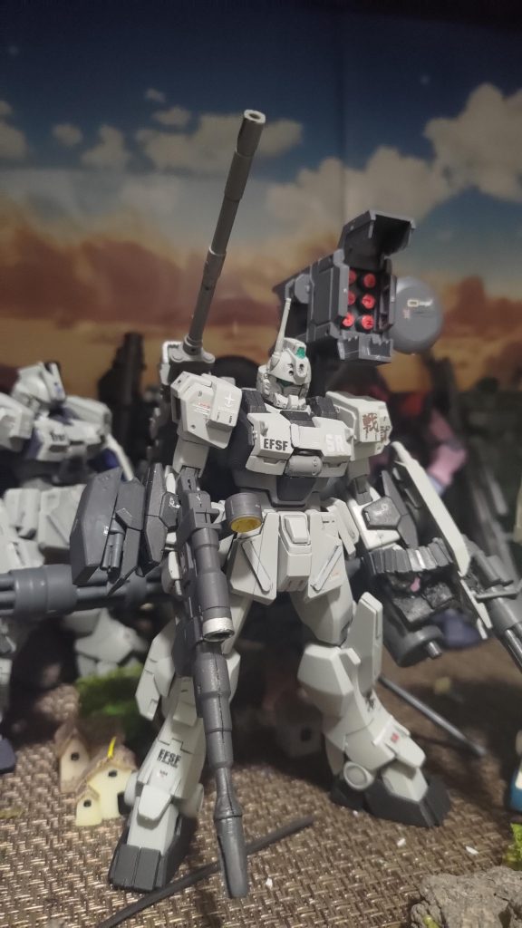 右腕武装をビームサーベルからガトリンクに変更。火力に振りました!