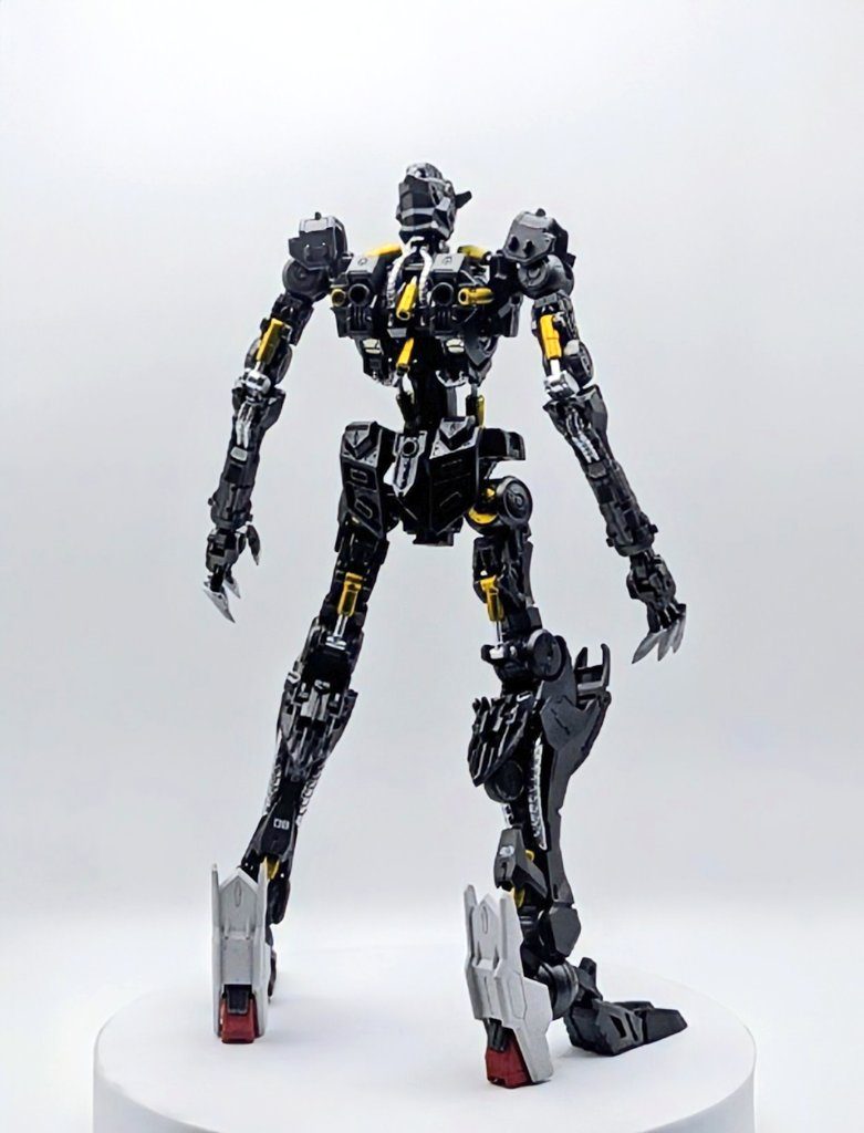 【狼】名を持つガンダム–3枚目/制作者：shin