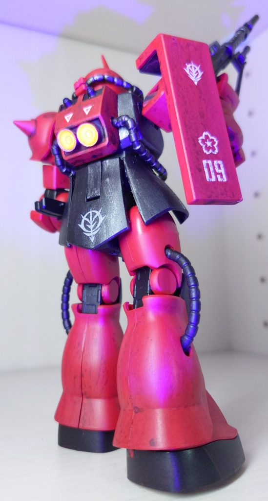 バーニアは別売りパーツに変えてます 蛍光レッドで光ります 安心して下さい 笑 パーソナルマークのデカールに、サクラのデカールを使用漢(おとこ)は背中で魅せる!!