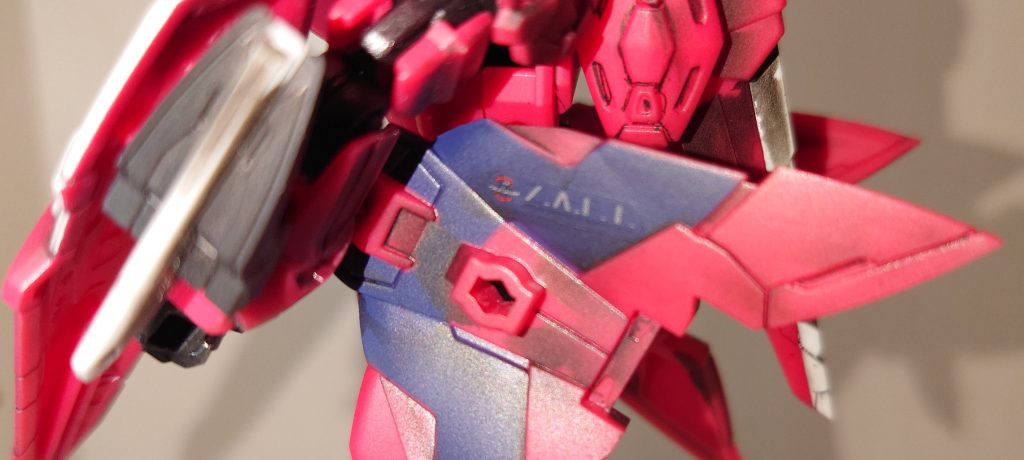 腰のバインダーにもザフト紋章