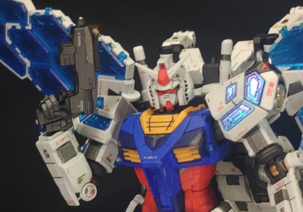 ビームガン　ビーム溶接ガンを兵器として転用した装備で、普段は左腕に畳まれて装備されている。畳まれた状態でも左腕ビームガンユニットとしても使用可能。