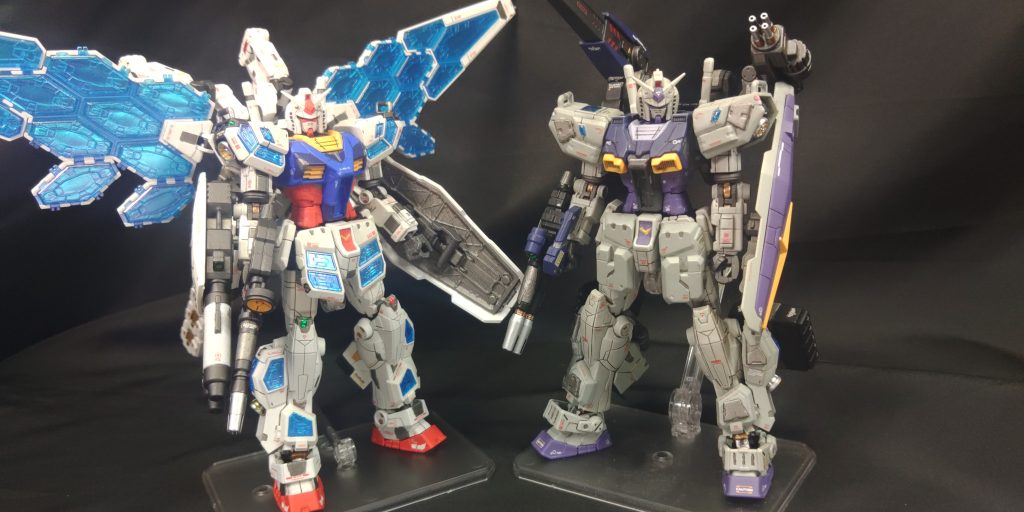 少し前に作ったFAガンダム高機動型と。　FAガンダム高機動型のアーマーパーツはEGのグラスフェザーユニットものなのですが、HGとEGで比べると大きさとか結構違いが出ます。
