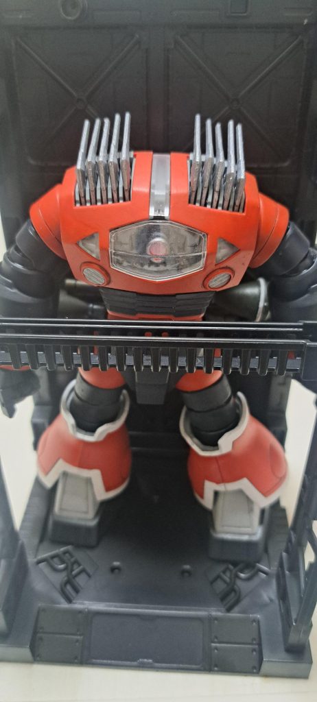 オレンジもうまく調色できたんじゃないかなと満足です。ホントはライン書いたり、デカール貼ることも考えたり思ったのですが素直にそのまま作ろうと。ずっとニヤニヤでしたよ。写真撮りながらもニヤニヤです。今回もご覧頂きありがとうございました。お財布貯めといて、欲しいキットに出会えてこんなに嬉しいことはないです。