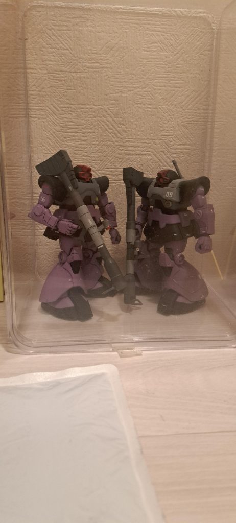 ホントは皆さんのように加工が出来たらと憧れありますが中々キットが手に入らないご時世、普通にそのまま簡単に組み立ててます。ただモビルスーツは兵器だと思い、どういう場面に配備されたかとか考えると色はどんな色が良いか考え易い気がします。