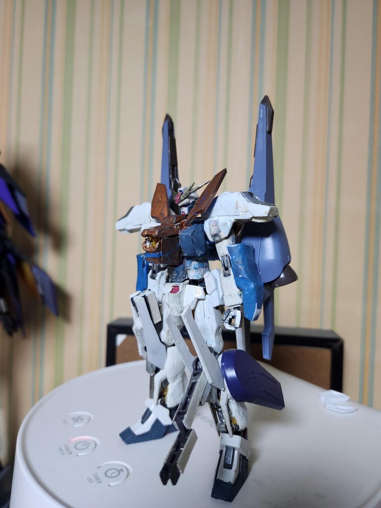 フルアーマー・オベロンを作っ てみました後ろの部分はグラシュティンを 書いたらどうだったかという感じにしました