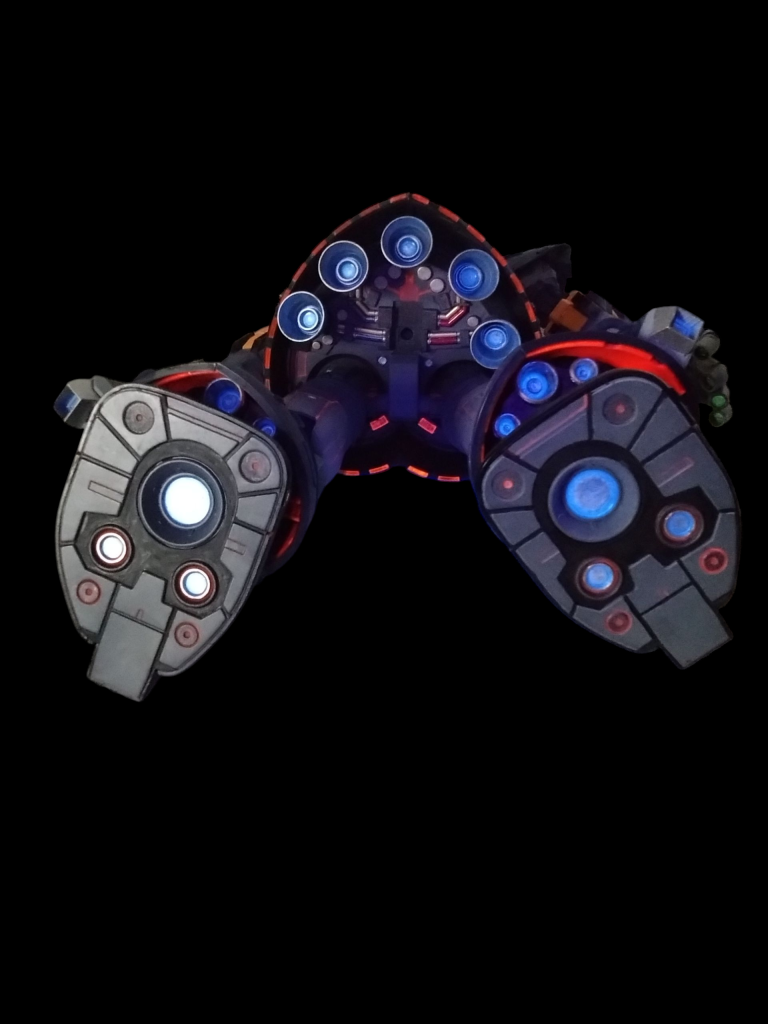 裏側のバーニア内部はいつものように蛍光ブルー。モールドや装甲内部は蛍光レッドで塗装しました。