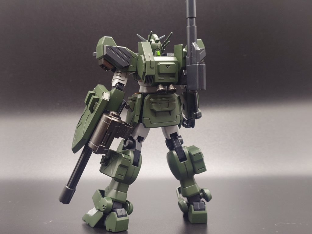 バッグショット。バッグパックにミサイルランチャーを追加、反対側にはセンサーユニットを取り付けました。