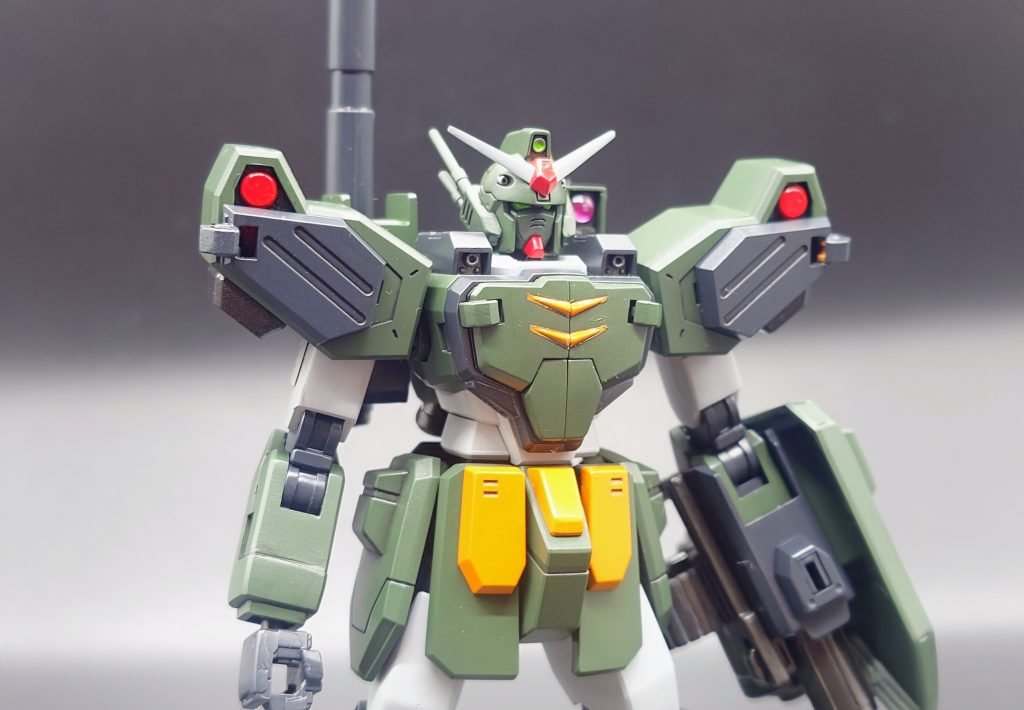 塗装はフルアーマーガンダムに近づけてます。