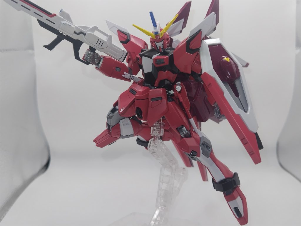 以前作ったデュアルフリーダムのような高火力は持っていませんが多彩な近接武装を用いた堅実な攻めを主体にしたスタイルと言う設定です｡