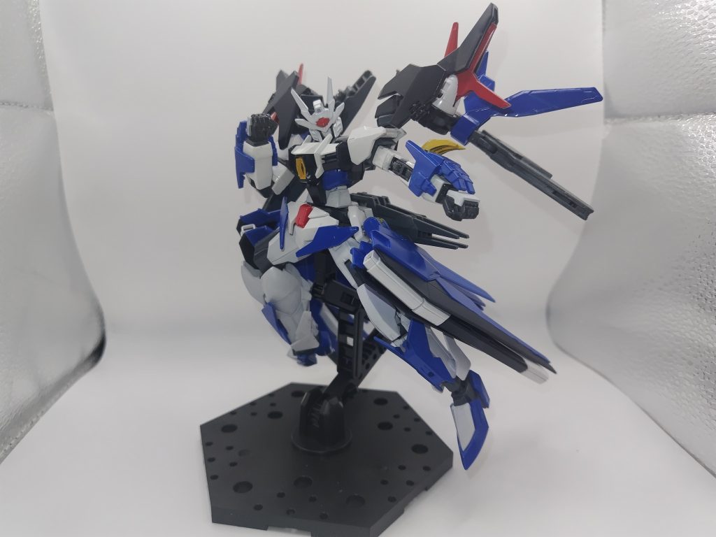 ゴッドガンダムのプロテクターをネオジムで接続しているため近接性能も高くなっています