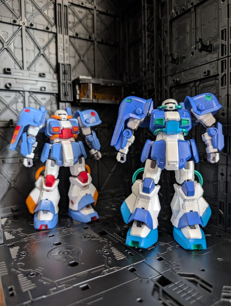 ホビーハイザック素組ver.との比較です。森口博子ver.の方は、白い部分もガンダムマーカーのパールホワイトを塗っています。