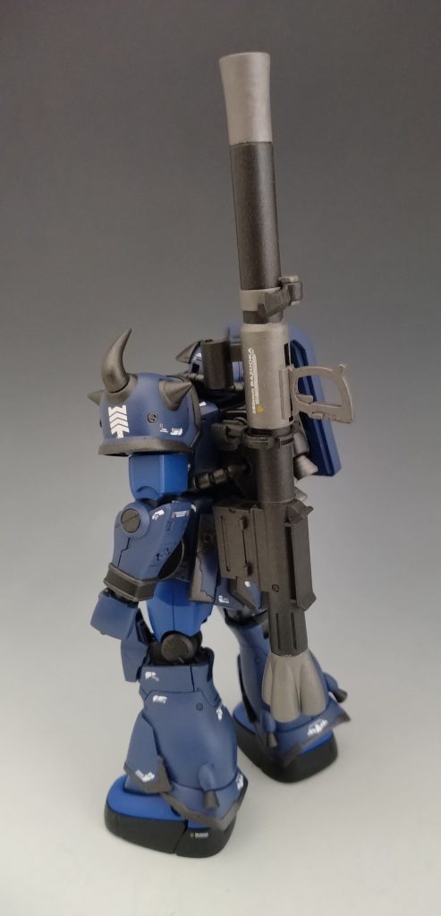 武装は旧ザクのザクマシンガンとザクバズーカです。高機動型なので普通のザクマシンガンよりは取り回ししやすそうなイメージで旧ザクの物を持たせました。ザクバズーカはザクマシンガンだと火力が足りないのでその補助というイメージですね。