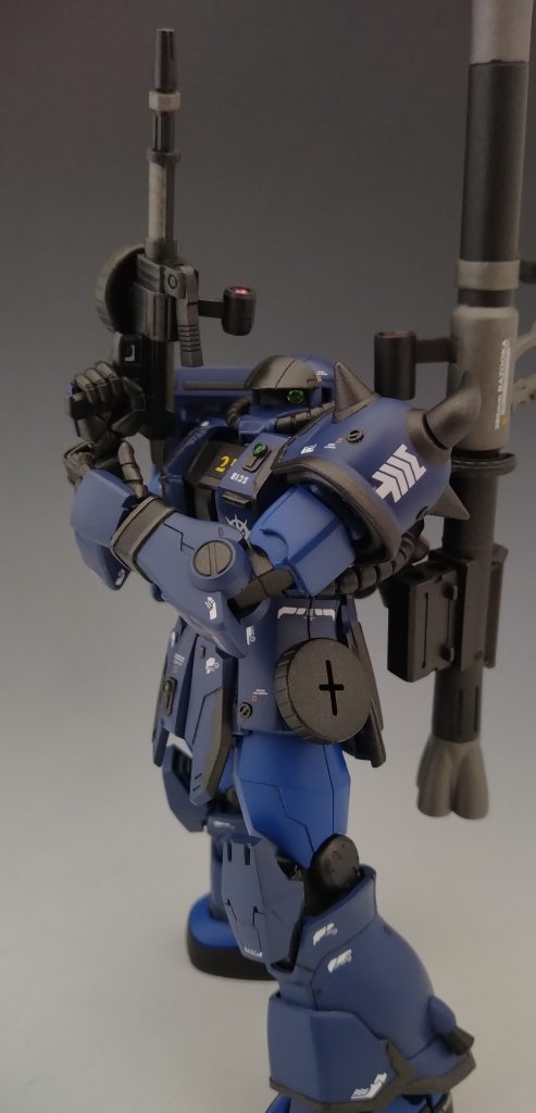 陸戦高機動型ザクはグフが本格的に配備される前に製造されてた機体でグフと共通したパーツもある。という事なのでジャンクで入手してたグフのパーツやイフリートのジャンク(太ももとかスカート部分)なども流用してます。 