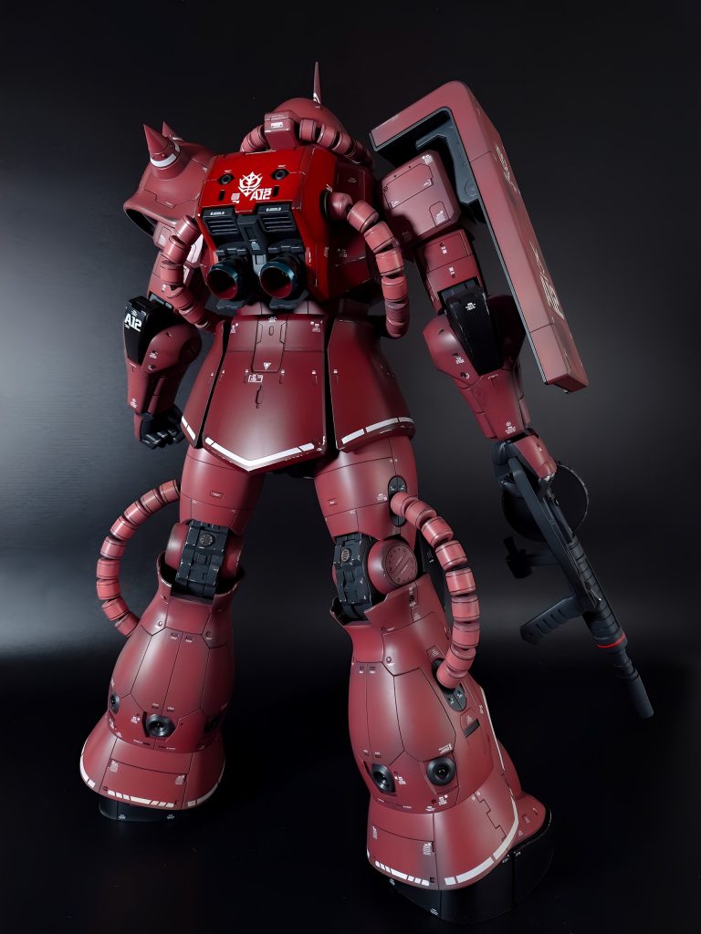 初めから分かっていた事ですが、まぁ〜とにかく使う塗料の量が違う😅調色するのは危険だと思い、今回はガイアノーツの「ローズピンク(AT-21)」と「ローズディープレッド(VO-07)」の２色をメインに使ってます。なんとなくオリジン版を彷彿する感じでしっくりきませんかね？