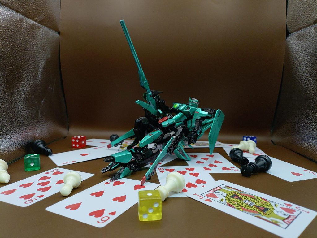 以上、ー貫通の奇術師ー　ガンダムデュナメスでした。久しぶりにOOの機体を触りましたが、やはりデザインが素晴らしいですねー⁠(⁠￣⁠︶⁠￣⁠)⁠今回は初めてガザCを見たとき、狙撃機かと思った記憶から、私の中の狙撃機で最推しのデュナメスと合体してみました！次回は何にしようか悩みますが、年末が近づいてきて忙しくなってきたのと、部屋の掃除がしたいのでそっちの方が優先ですよね(⁠^⁠～⁠^⁠;⁠)