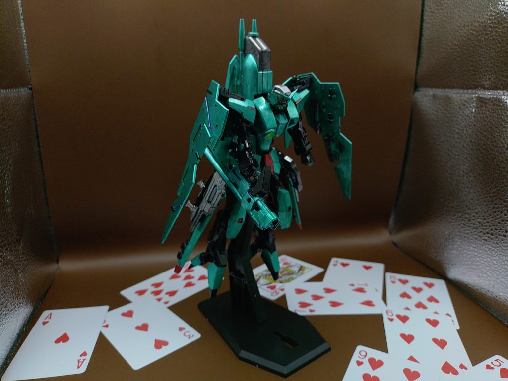 ◯フルシールド装備ガンダムデュナメスのオプションの1つで、後方からの射撃ミッションではなく、敵陣に侵攻し囲まれたりする場合に本機を損傷率を下げるために装備する。また、写真にもあるようにスナイパーライフルは折りたたむ事でビームキャノンとして運用が出来るため、複数機を相手にする時や接近された場合の対応に使用する。ヴァーチェ程の火力はないが、一発でMSを落とせる火力がある。