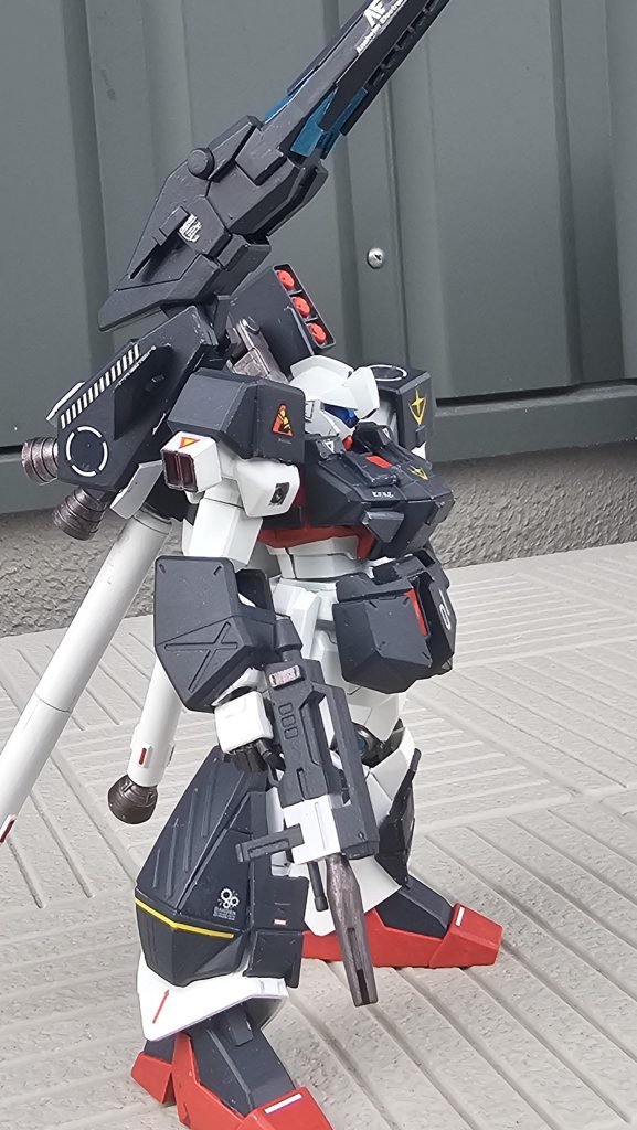 アームドアーマーBSはギャンバルカンのガトリングをベースに製作、ビームライフルはジムlllのものを使用しました。