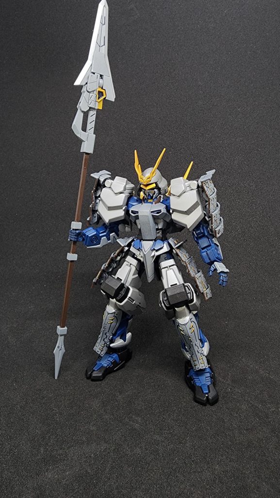 本多忠勝らしく大きな槍を持たせました。蜻蛉切というには…ちょっっっとディティール不足だし、念珠とかも無いんですけども…汗