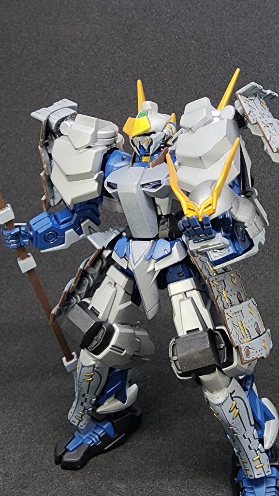 兜は乗っけてるだけなので脱げます。バランスをよくするために頭頂部にちょんまげみないな部分をくっつけてます(笑)