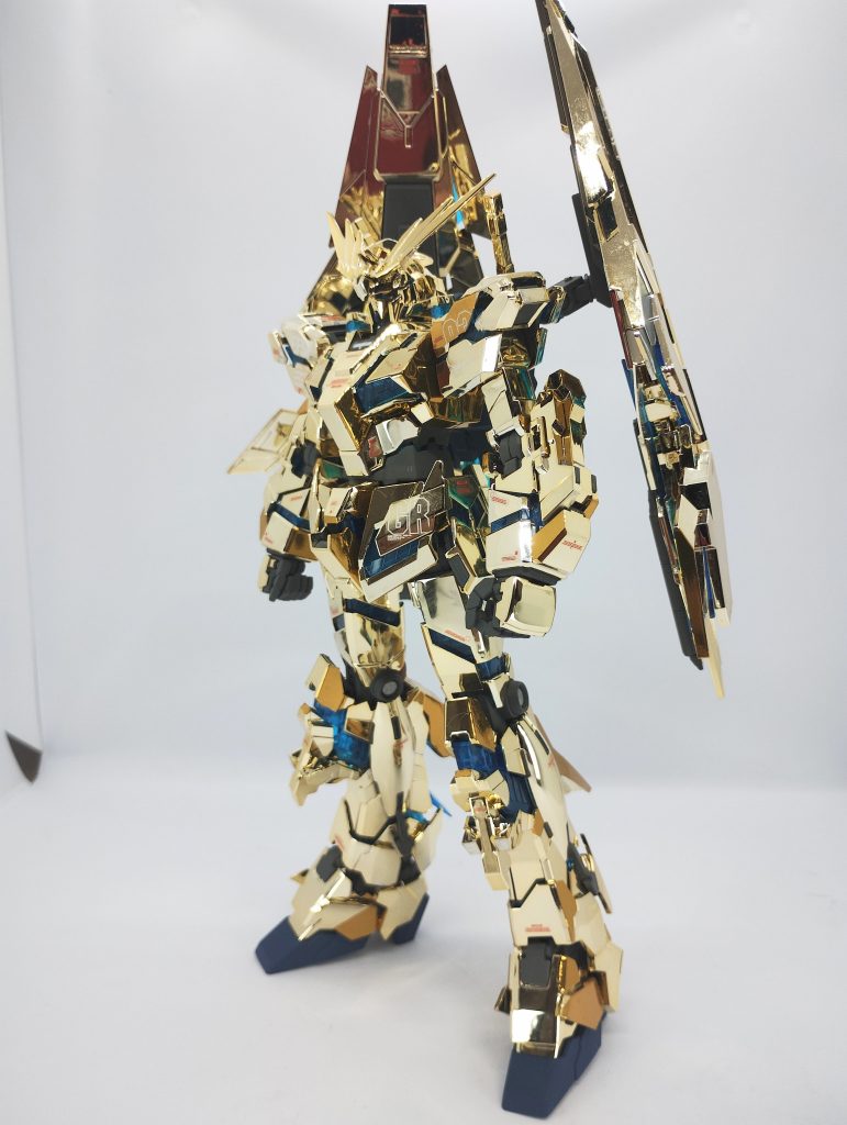 コーティングキット、サクッと完成するやろ、と作り始めましたが、アンダーゲートになってないので、ゲート跡が鬼のようにあり、せっかくのゴールドメッキなのに、見栄えがすこぶる悪い。