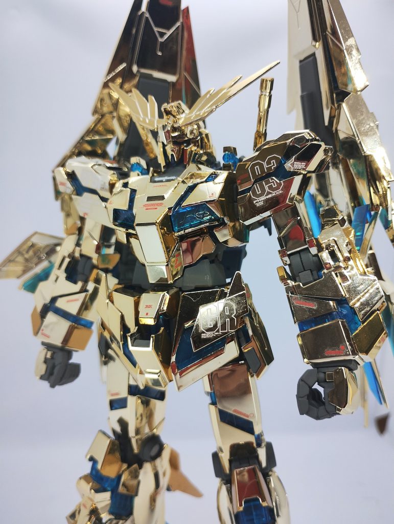 メッキパーツは最後にタミヤのモデリングワックス塗り込んで仕上げ。お手軽なんだかどうだかよくわからないですが、出来上がりは派手でいい感じになりました。アンダーゲートでないコーティング系のキットは仕上がり良くするのが難しい。