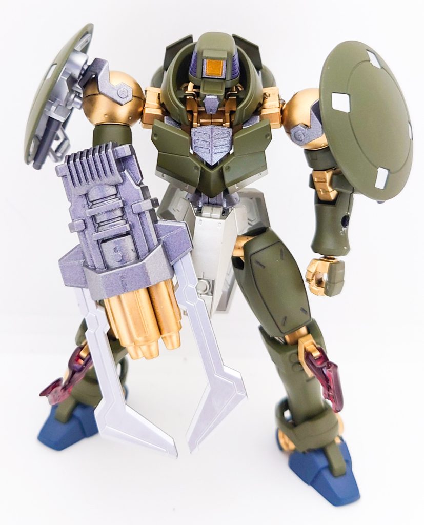 背中の武器を腕に装着した状態！