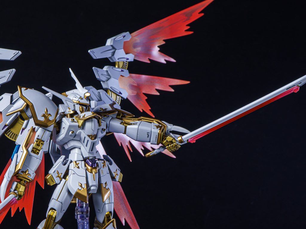 手首は30MMのオプションパーツを流用握り拳、平手の他に角度付きの手首があったので対艦刀を持つ時に様になりますね