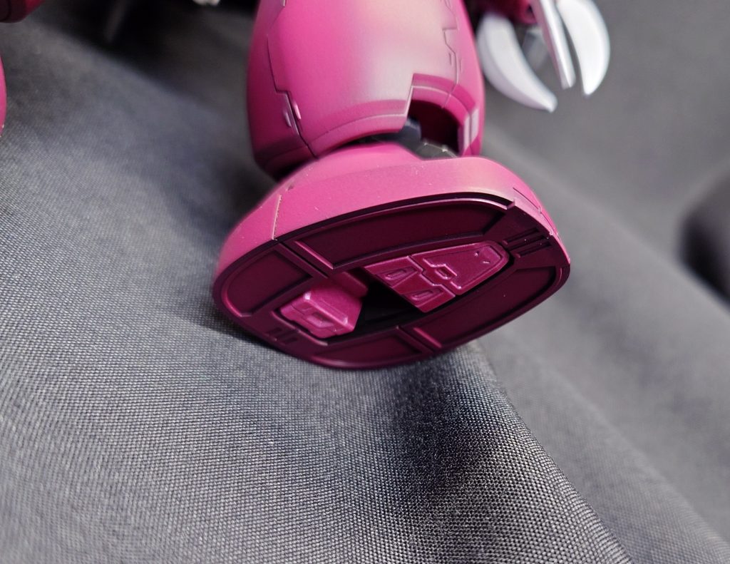 一方足裏は露出している為、VPS装甲